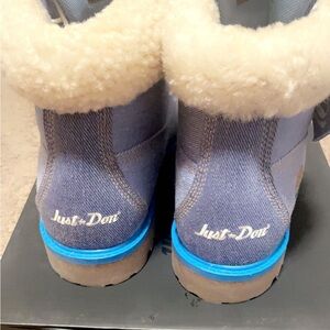 Timberland jean boots light dirt stain on right front boot